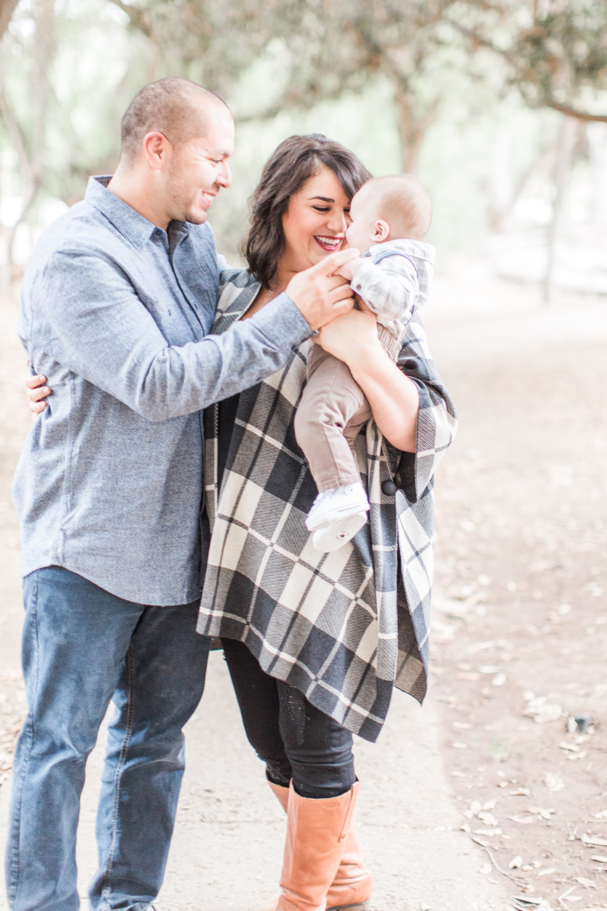 Family portrait session at Old Poway Park, San Diego. Family portraits by Jade & Brian Photography.