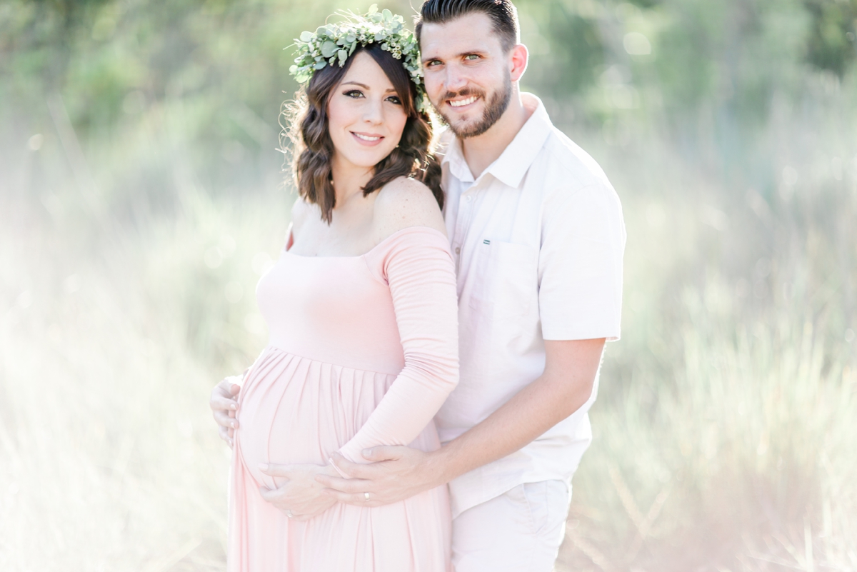 San Diego outdoor maternity session. Maternity portraits by Jade & Brian Photography