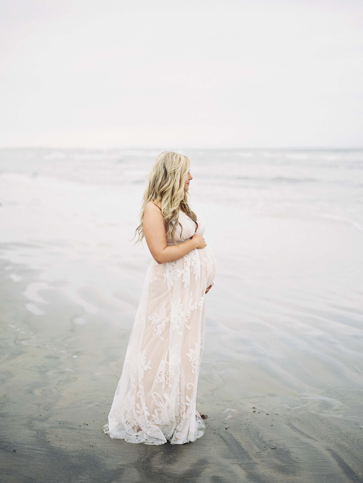 Coronado Beach Maternity Photos - San Diego Photographer Jade Maria Photography